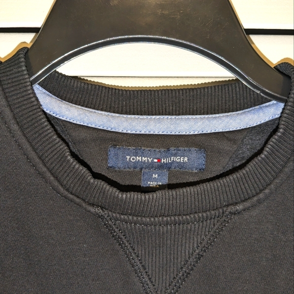 Tommy Hilfiger Women's Med Red White Blue Graphic Logo V-Stitch Sweatshirt Black - Picture 4 of 11